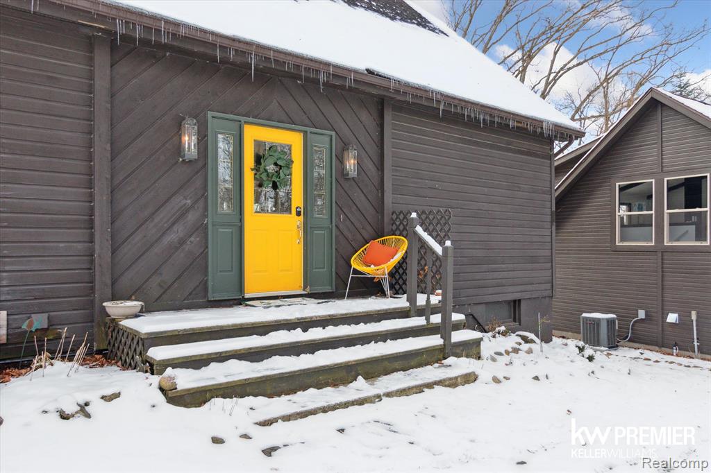 897 Annie Lang Drive, Milford, MI 48381 — Photo 3
