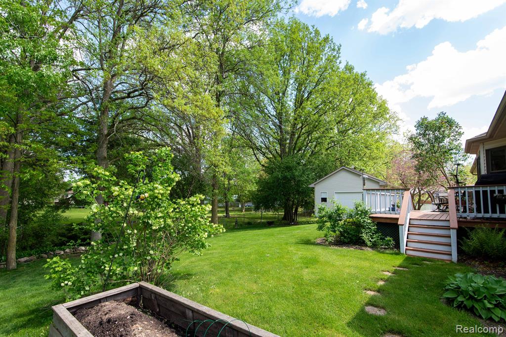 906 VILLAGE Drive, Davison, MI 48423 — Photo 54