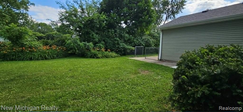 1105 Woodnoll Drive, Flint, MI 48507 — Photo 35