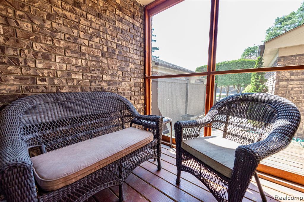 4426 Knightsbridge Lane, West Bloomfield, MI 48323 — Photo 34