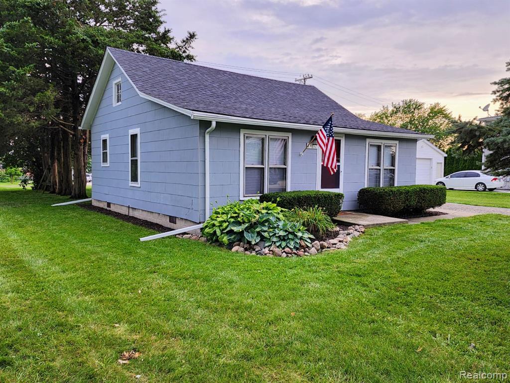 29272 ADAMS Drive, Gibraltar, MI — Photo 4