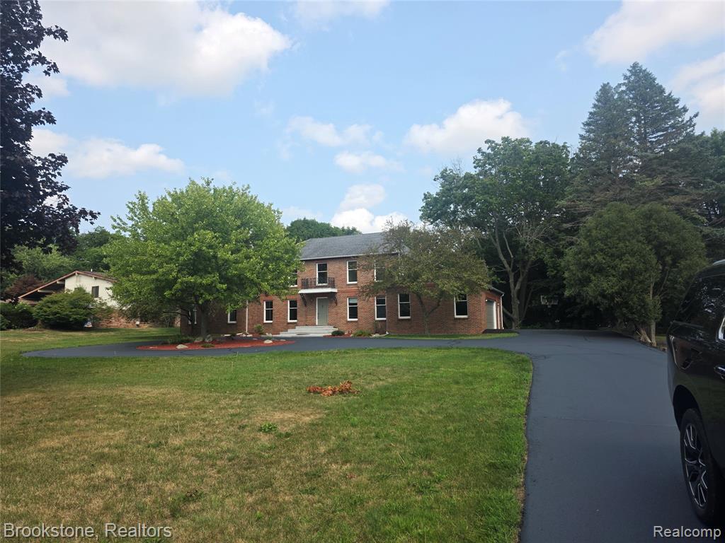 1210 Springborrow Drive, Flint, MI 48532