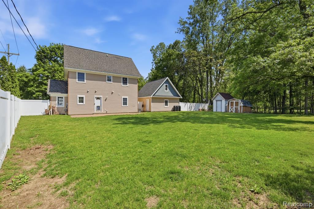 5685 Crescent Road, Waterford, MI 48327 — Photo 34