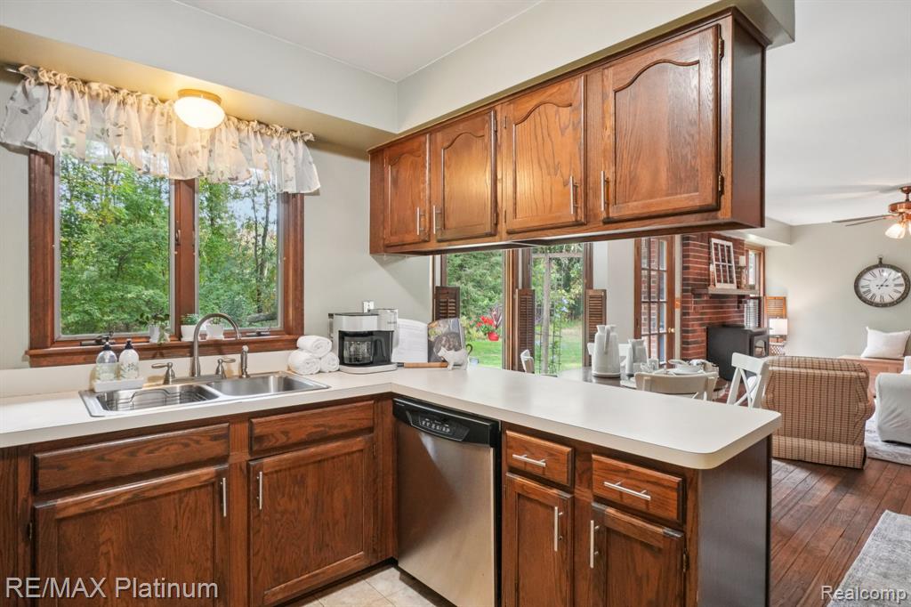 2581 Pepper Court, Hartland, MI 48353 — Photo 12