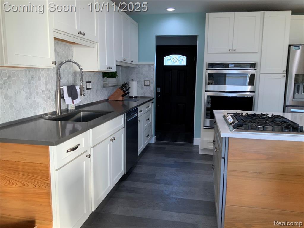 9130 E Bassett Court, Livonia, MI 48150 — Photo 28
