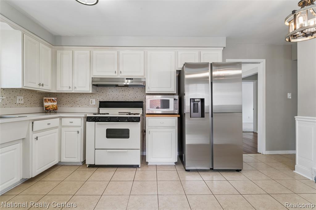 8108 Whitefield Street, Dearborn Heights, MI 48127 — Photo 5