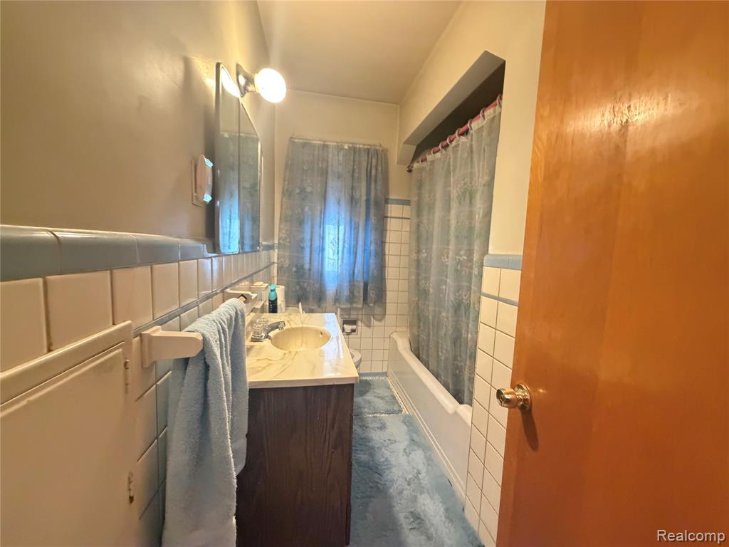 7041 Yinger Avenue, Dearborn, MI 48126 — Photo 17