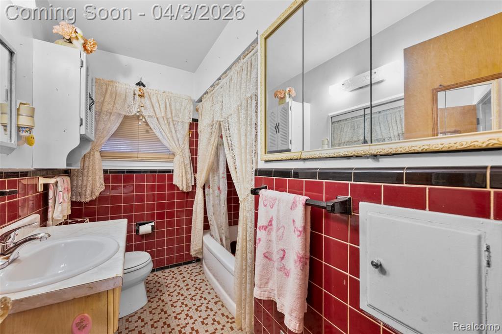 516 E Woodward Heights Boulevard, Hazel Park, MI 48030 — Photo 16