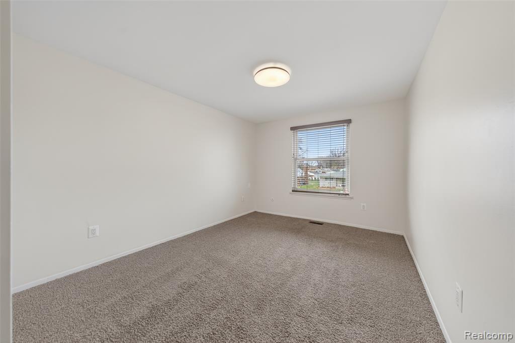 30110 Manor Drive, Madison Heights, MI 48071 — Photo 21