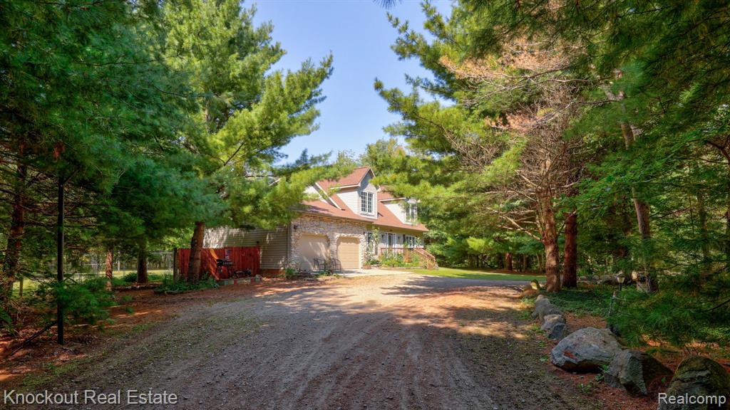 7080 Oak Park Drive, Vassar, MI 48768 — front exterior