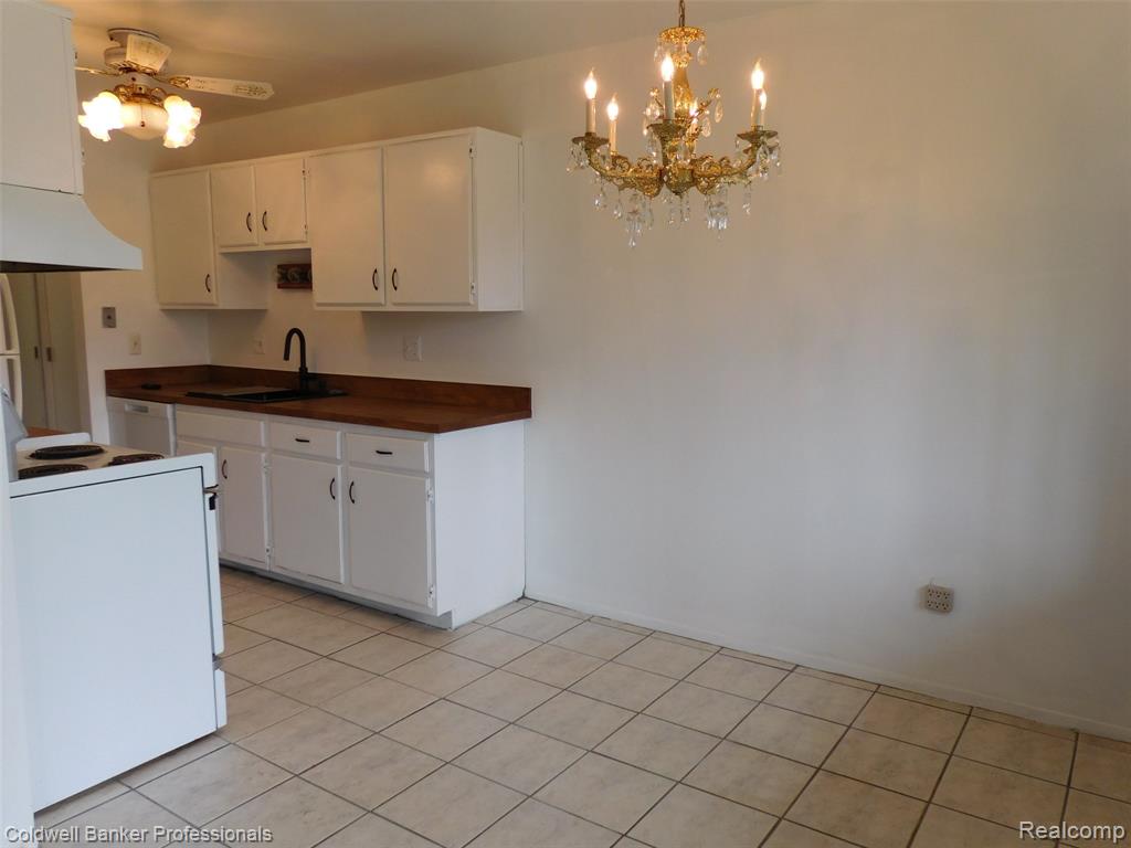3915 Lone Pine Road, 100, West Bloomfield, MI 48323 — Photo 17