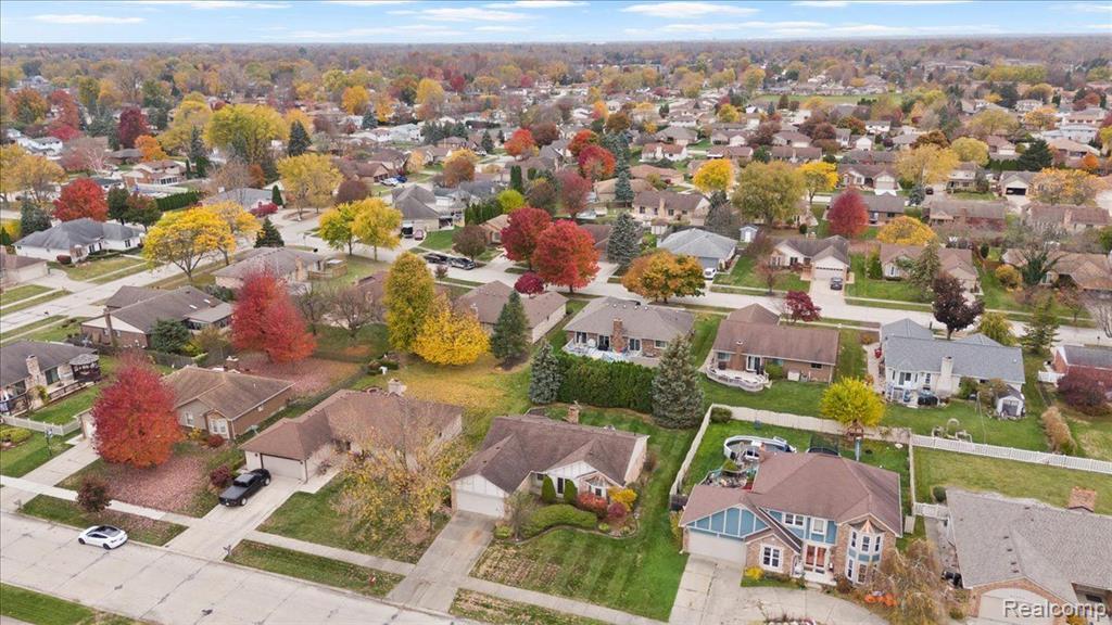 40643 WOODSIDE Drive, Clinton Twp, MI 48038 — Photo 28