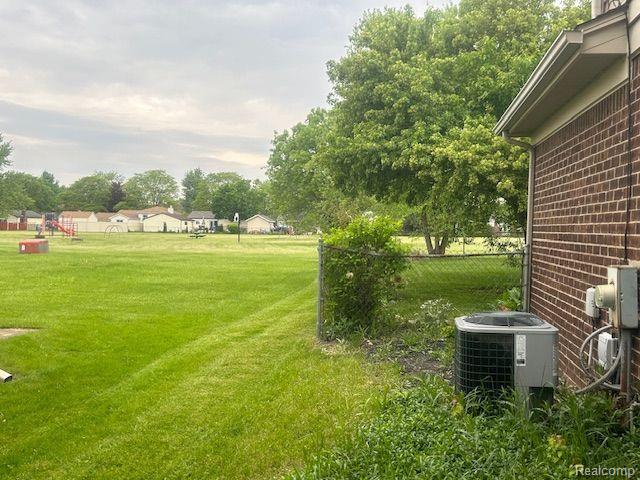 1212 HAMPSHIRE Drive, Canton, MI 48188 — Photo 4