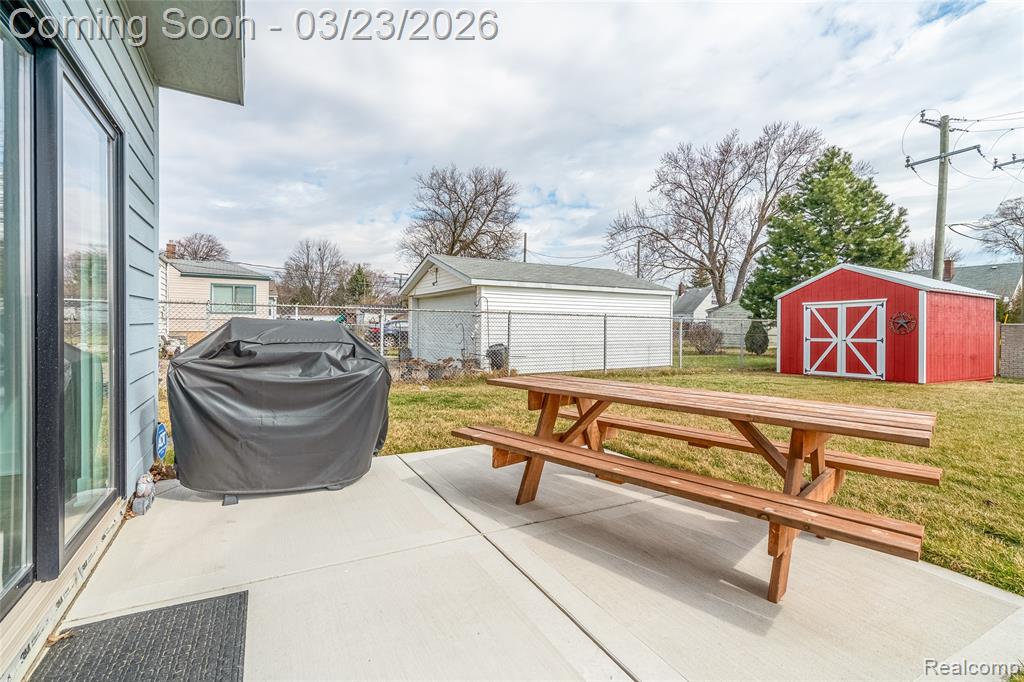 25800 Groveland, Roseville, MI 48066 — Photo 9