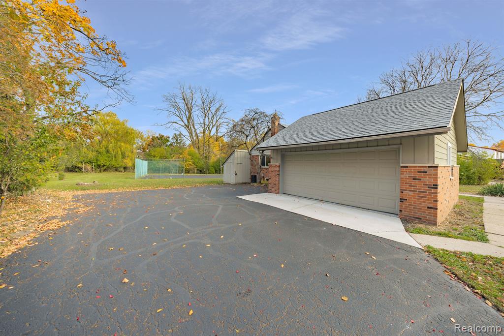 5731 FARMINGTON Road, West Bloomfield, MI — Photo 3