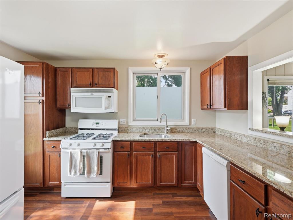 1728 Beechcroft Street, Keego Harbor, MI 48320 — Photo 13