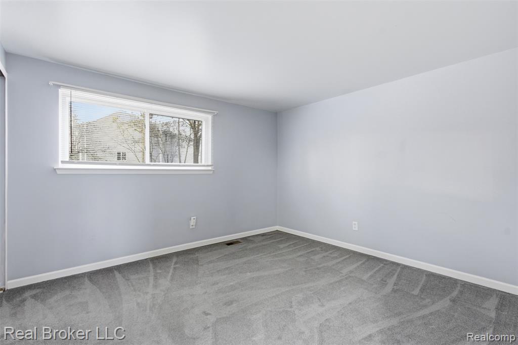 759 Hilldale Circle, Milford, MI 48381 — Photo 13