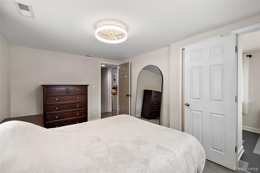 4755 Forest Avenue, Waterford, MI 48328 — Photo 43