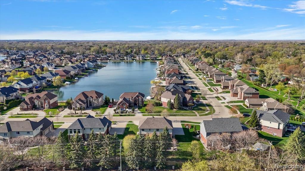 4366 S Lake Lane, Shelby Twp, MI 48316 — Photo 8