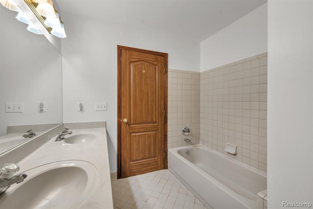 852 N Beech Daly Road, Dearborn Heights, MI 48127 — Photo 26
