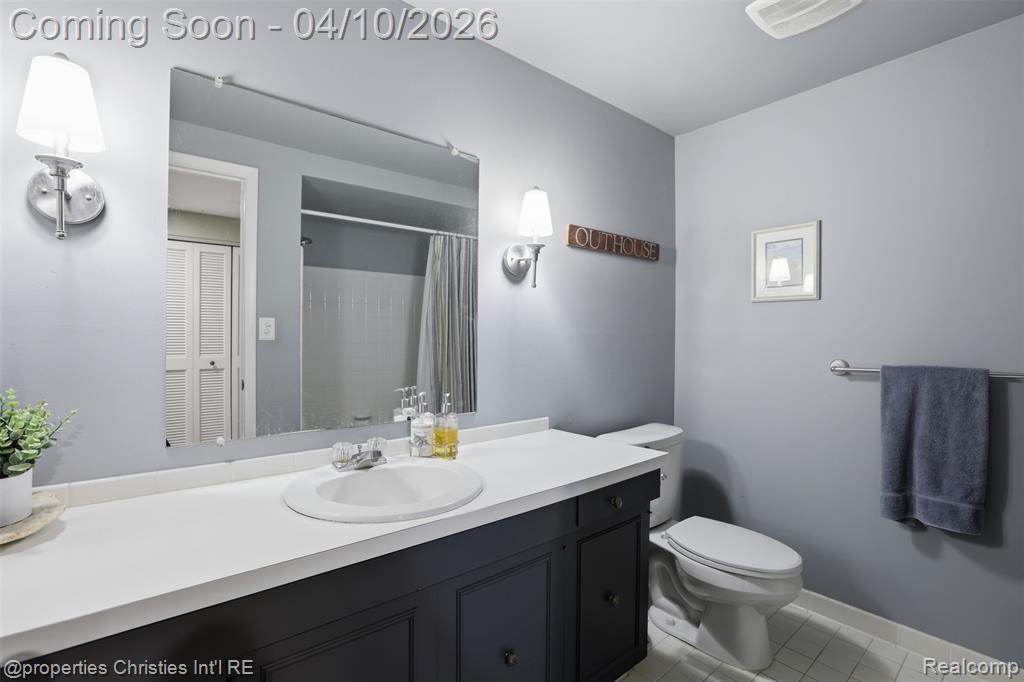 Shared full bathroom.
