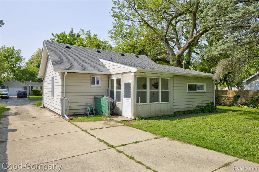 585 Roth Boulevard, Clawson, MI — Photo 39