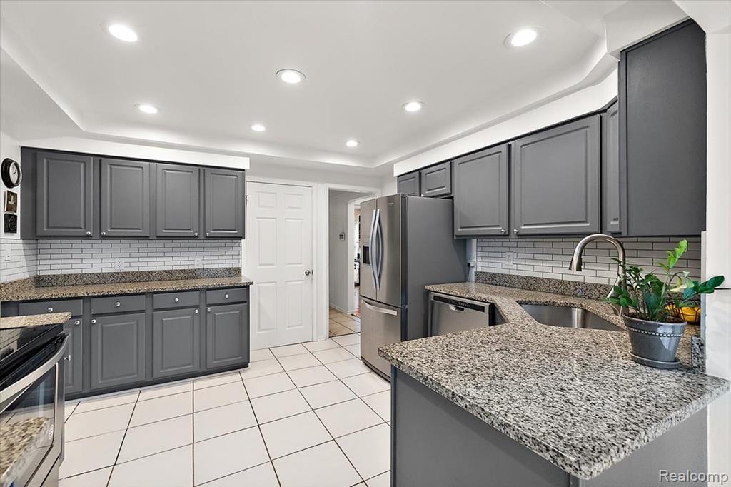 16244 Lauderdale Avenue, Beverly Hills, MI 48025 — Photo 20