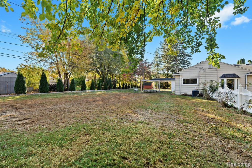 8946 OPORTO Street, Livonia, MI 48150 — Photo 5