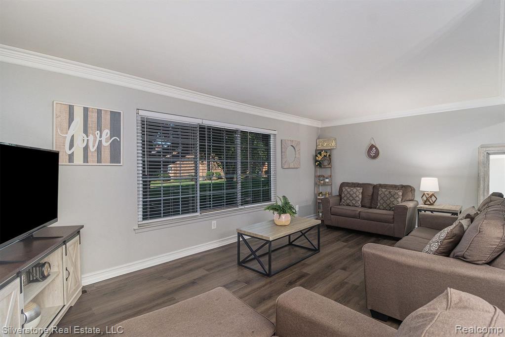 651 E FOX HILLS Drive, Bloomfield Hills, MI 48304 — Photo 6