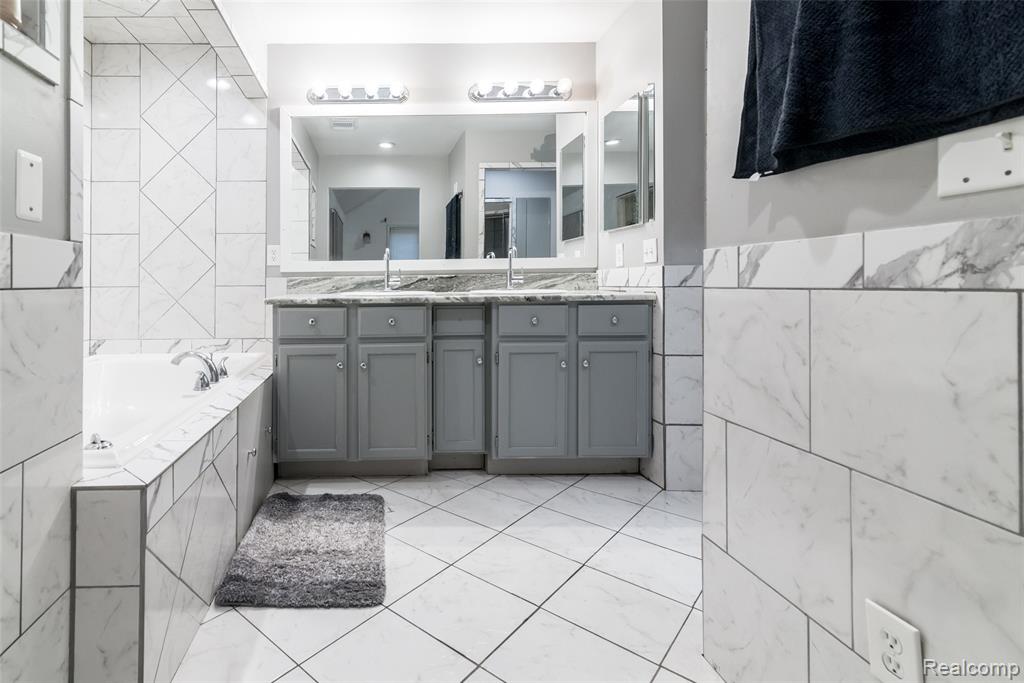 30000 Oakgrove Street, Saint Clair Shores, MI 48082 — Photo 23