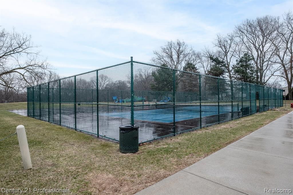 4256 BIEBER Drive, Sterling Heights, MI 48310 — Photo 42