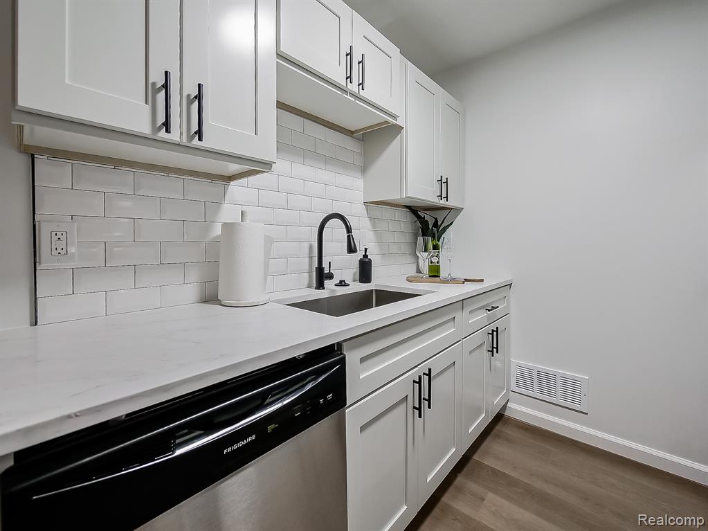40325 Plymouth Road, Plymouth, MI 48170 — Photo 13