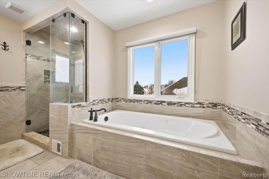 4157 Springbrook Drive, Sterling Heights, MI 48314 — Photo 38