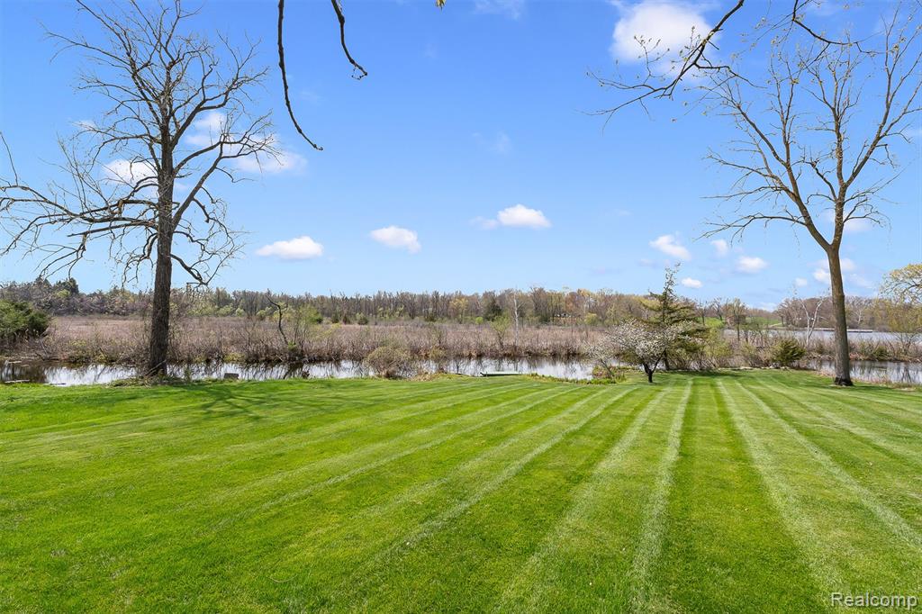 2745 Lari Court, West Bloomfield, MI 48324 — Photo 32