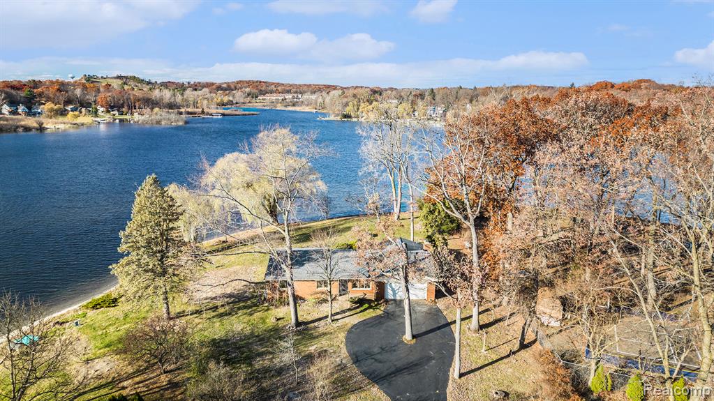 736 Beachway Drive, White Lake, MI 48383 — Photo 30