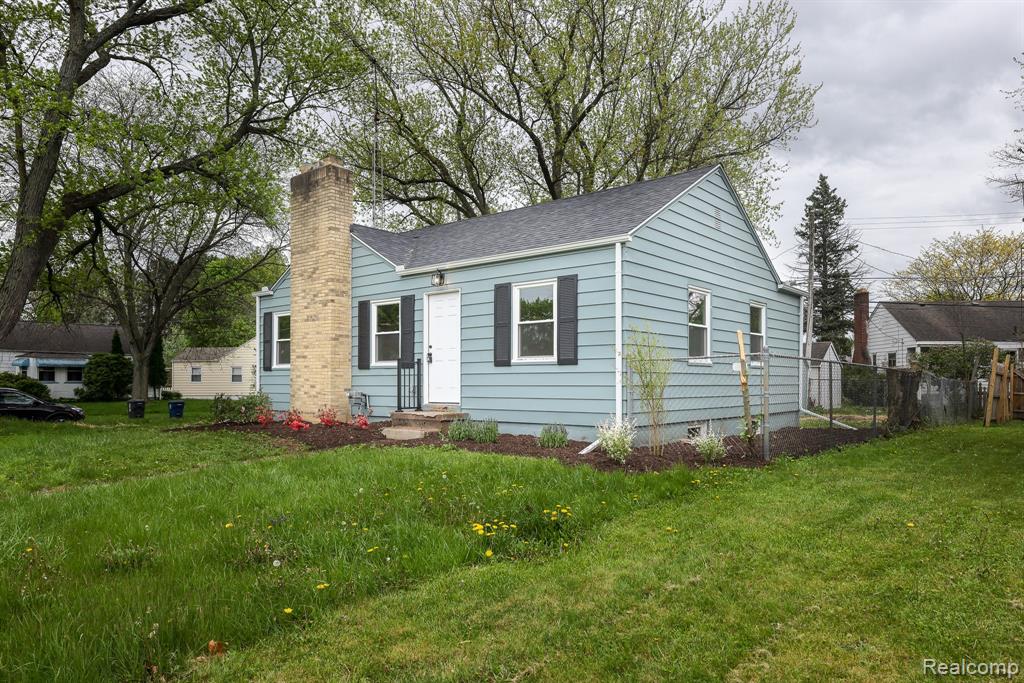 3301 Gratiot Avenue, Flint, MI 48503 — front exterior