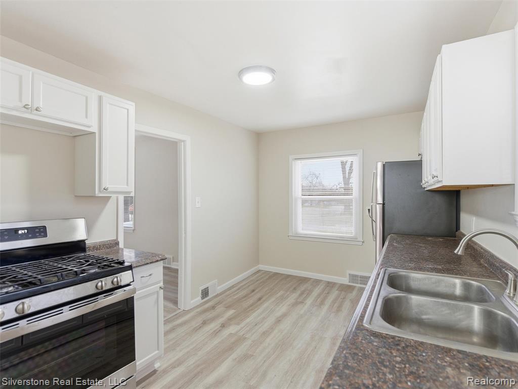 685 Northway Drive, Pontiac, MI 48342 — Photo 13