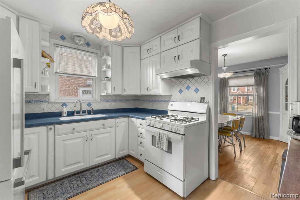 916 N MELBORN Street, Dearborn, MI 48128 — Photo 9