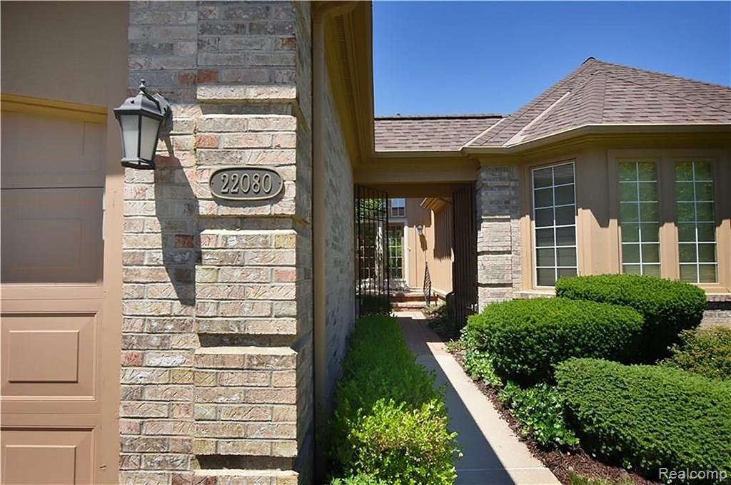22080 Orchard Way, 37, Beverly Hills, MI 48025 — Photo 2