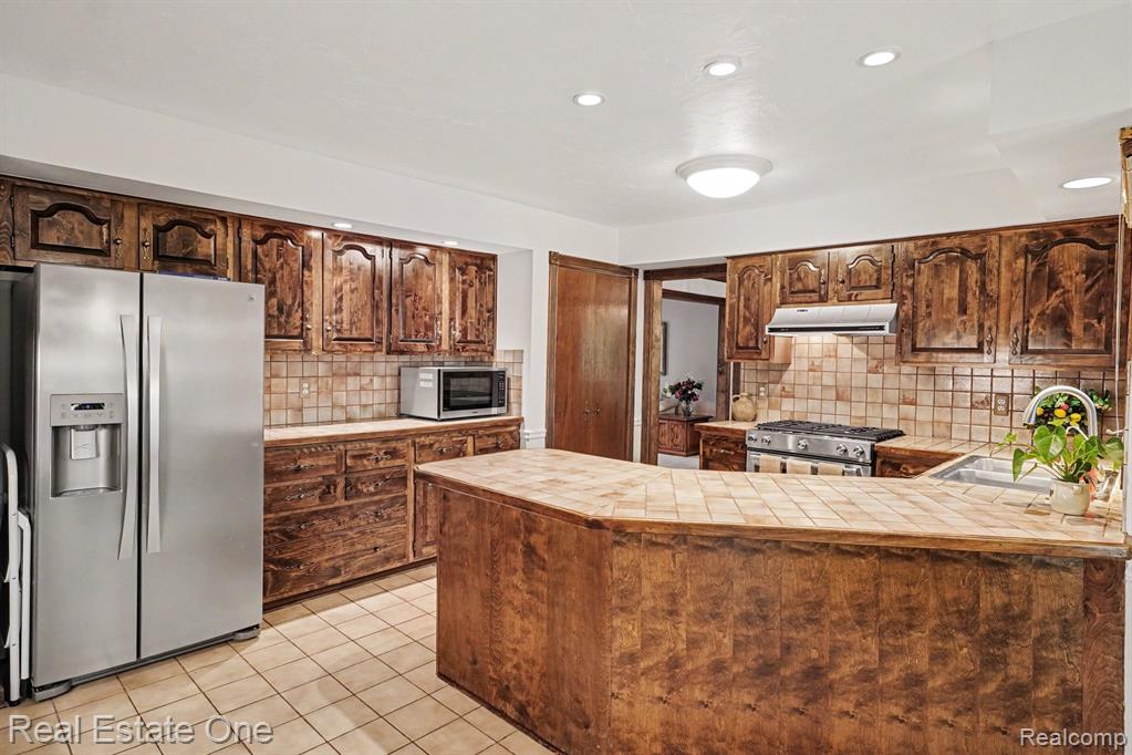 8019 Deerwood Road, Clarkston, MI 48348 — Photo 11