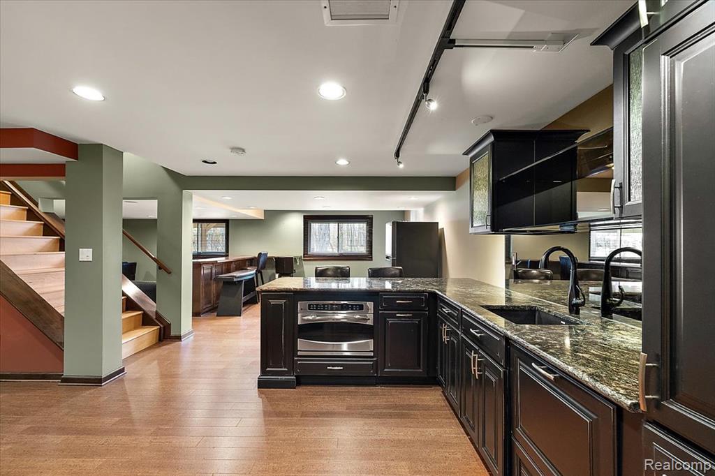 43054 Oxford Court, Novi, MI — Photo 25