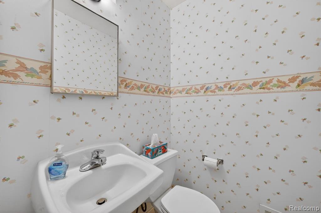 21520 Goethe Ave, Grosse Pointe Woods, MI 48236 — Photo 16