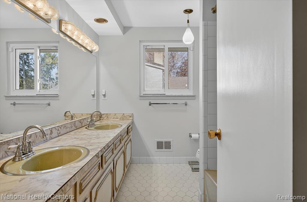 21730 Riverview Drive, Beverly Hills, MI 48025 — Photo 34