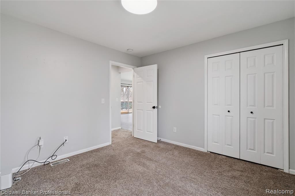 4015 Green Lake Road, West Bloomfield, MI 48324 — Photo 18