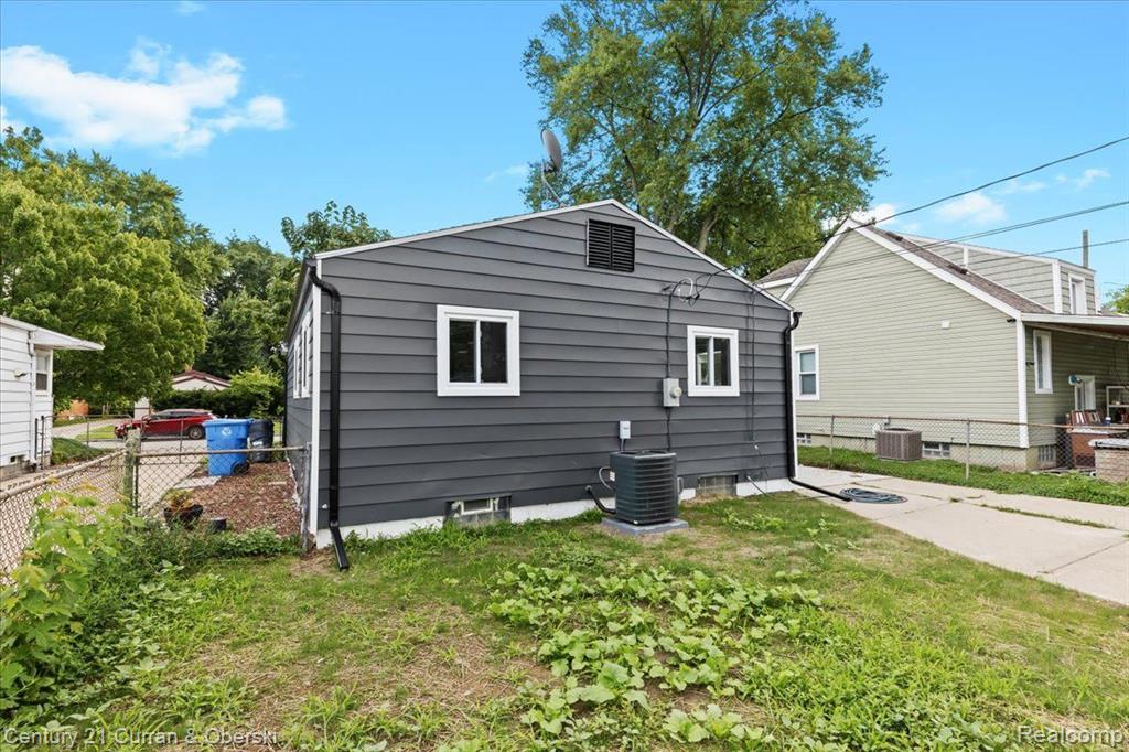 4474 HARDING Street, Dearborn Heights, MI 48125 — Photo 7