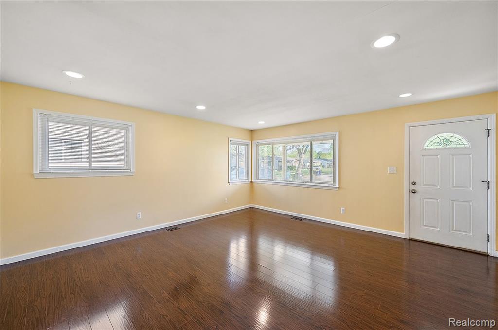 26061 Cameo Court, Madison Heights, MI 48071 — Photo 25