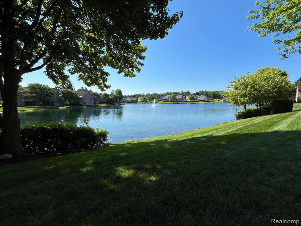 536 CAMBRIDGE Way, Bloomfield Hills, MI 48304 — Photo 8