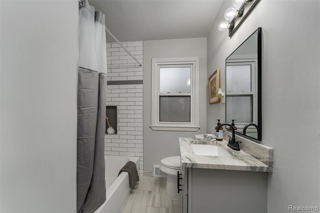 15751 W 14 Mile Road, Beverly Hills, MI 48025 — Photo 15