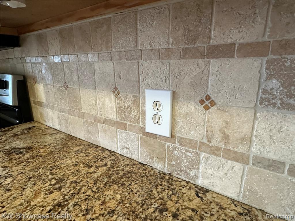 8027 Flagstaff Street, Commerce Twp, MI 48382 — Photo 16