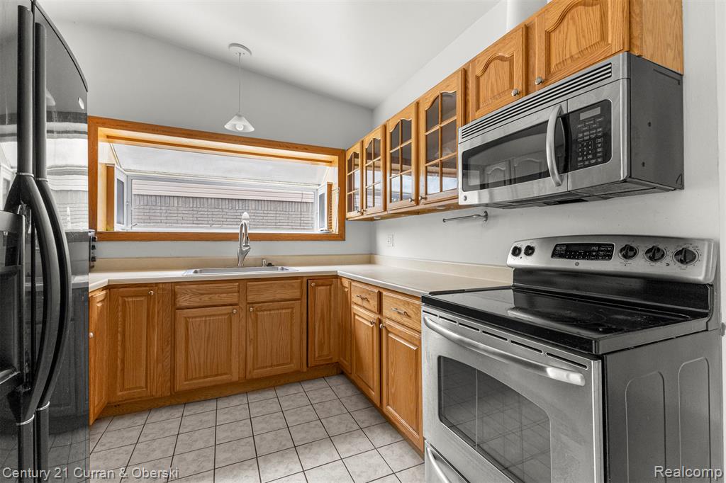 12345 Bedford Drive, Southgate, MI 48195 — Photo 11
